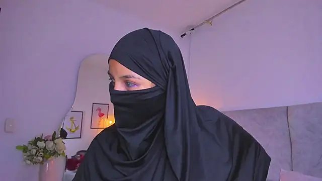 naomiii   online show from 10/30/25, 11:41