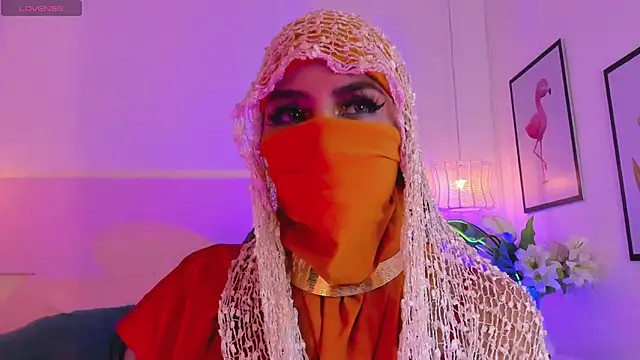 naomiii   online show from 10/20/25, 11:55