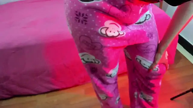 naomiii   online show from 11/26/25, 11:43