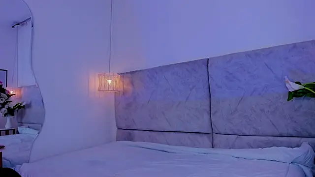 naomiii   online show from 11/04/25, 11:58