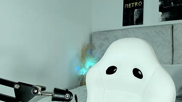 naomiii   online show from 05/11/26, 04:04