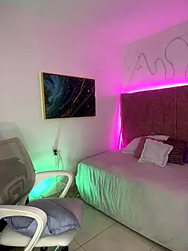 naomiii   online show from 09/20/25, 03:11