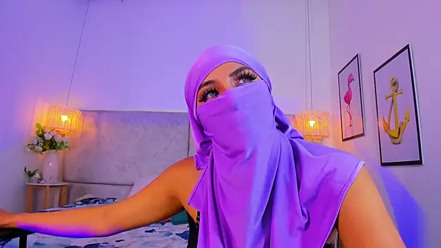 naomiii   online show from 10/25/25, 11:53