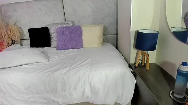 naomiii   online show from 04/24/26, 11:34