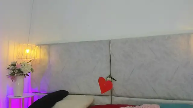 naomiii   online show from 02/19/26, 11:40