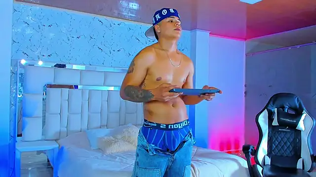 SantiagoReyesFtt online show from 11/06/25, 01:42