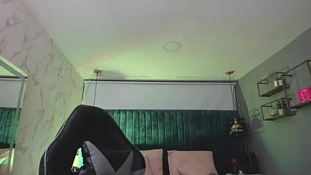 Snapshot of MAGIC_SOFI chatting on 10/16/25, 07:44 MAGIC SOFI online show from 10/16/25, 07:44