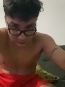 Snapshot of LCarreraa chatting on 02/13/25, 12:24 LCarreraa online show from 02/13/25, 12:24