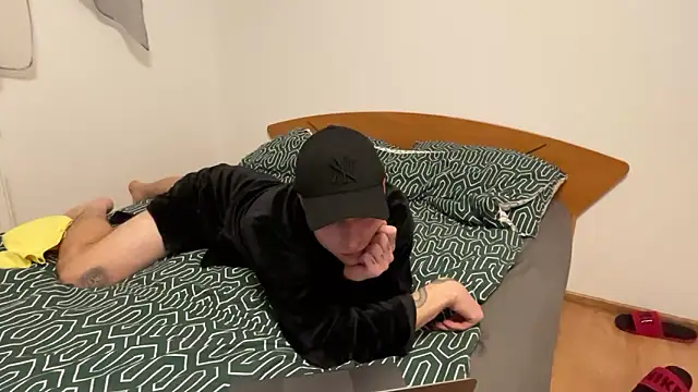 Snapshot of Antik chatting on 02/12/25, 11:30 Antik online show from 02/12/25, 11:30