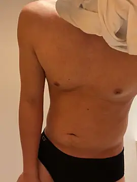 Snapshot of Ash_zzz chatting on 03/21/25, 03:57 Ash zzz online show from 03/21/25, 03:57