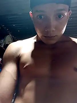 Snapshot of tayson_ chatting on 03/05/25, 06:01 tayson online show from 03/05/25, 06:01