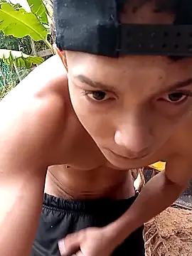 Snapshot of tayson_ chatting on 03/04/25, 01:49 tayson online show from 03/04/25, 01:49