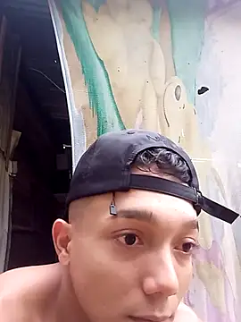 Snapshot of tayson_ chatting on 10/25/25, 10:58 tayson online show from 10/25/25, 10:58