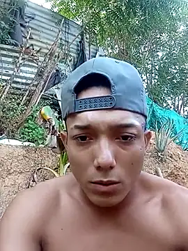 Snapshot of tayson_ chatting on 11/22/25, 12:48 tayson online show from 11/22/25, 12:48