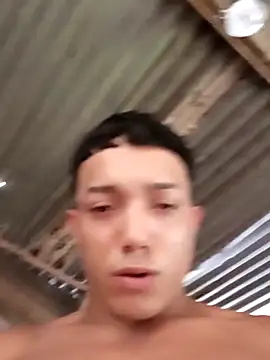 Snapshot of tayson_ chatting on 03/21/25, 02:40 tayson online show from 03/21/25, 02:40