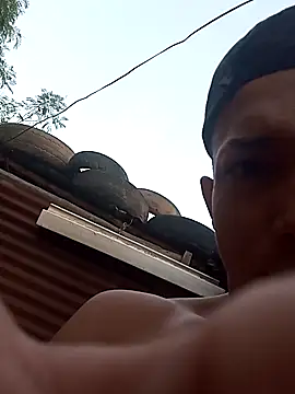 Snapshot of tayson_ chatting on 11/06/25, 10:52 tayson online show from 11/06/25, 10:52