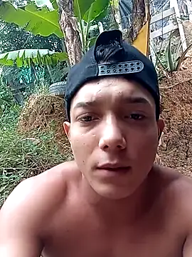 Snapshot of tayson_ chatting on 03/06/25, 02:40 tayson online show from 03/06/25, 02:40