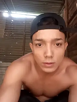 Snapshot of tayson_ chatting on 10/16/25, 11:29 tayson online show from 10/16/25, 11:29