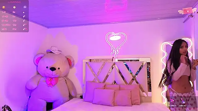 Snapshot of Jazmin_tay chatting on 10/18/25, 11:45 Jazmin tay online show from 10/18/25, 11:45