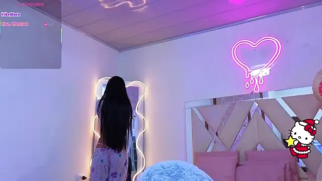 Snapshot of Jazmin_tay chatting on 12/17/25, 11:48 Jazmin tay online show from 12/17/25, 11:48