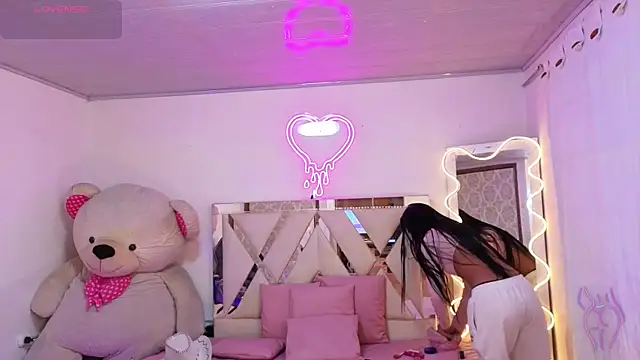 Snapshot of Jazmin_tay chatting on 11/29/25, 12:05 Jazmin tay online show from 11/29/25, 12:05