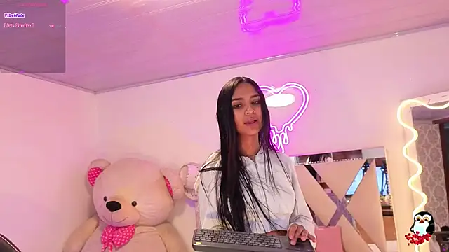 Snapshot of Jazmin_tay chatting on 11/22/25, 11:42 Jazmin tay online show from 11/22/25, 11:42