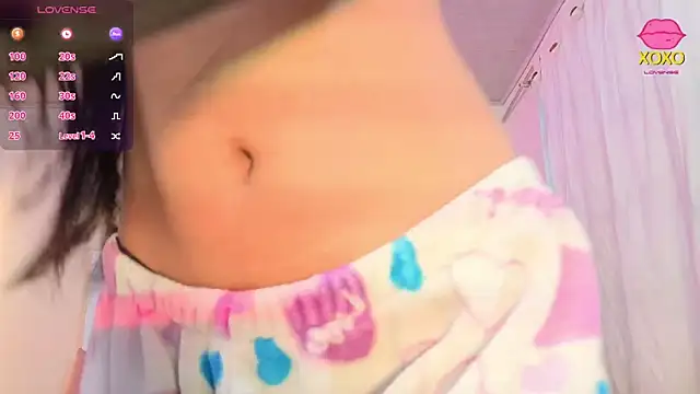 Snapshot of Jazmin_tay chatting on 10/13/25, 11:45 Jazmin tay online show from 10/13/25, 11:45