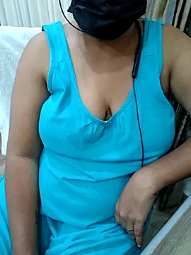 Snapshot of Yours_Radika chatting on 02/22/25, 08:09 Yours Radika online show from 02/22/25, 08:09