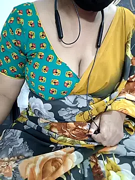 Snapshot of Yours_Radika chatting on 02/05/25, 03:52 Yours Radika online show from 02/05/25, 03:52