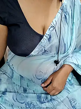 Snapshot of Yours_Radika chatting on 03/01/25, 04:33 Yours Radika online show from 03/01/25, 04:33