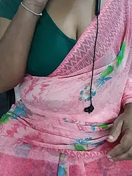 Snapshot of Yours_Radika chatting on 02/19/25, 03:05 Yours Radika online show from 02/19/25, 03:05