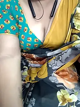 Snapshot of Yours_Radika chatting on 02/05/25, 06:59 Yours Radika online show from 02/05/25, 06:59