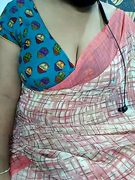 Snapshot of Yours_Radika chatting on 03/11/25, 04:40 Yours Radika online show from 03/11/25, 04:40