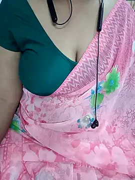 Snapshot of Yours_Radika chatting on 01/17/25, 04:47 Yours Radika online show from 01/17/25, 04:47