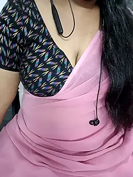 Snapshot of Yours_Radika chatting on 01/27/25, 06:09 Yours Radika online show from 01/27/25, 06:09