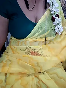 Snapshot of Yours_Radika chatting on 01/29/25, 05:35 Yours Radika online show from 01/29/25, 05:35