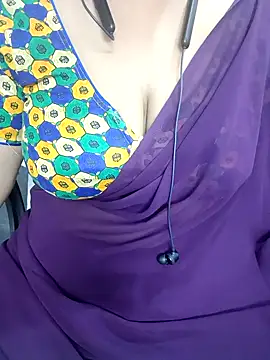 Snapshot of Yours_Radika chatting on 01/02/25, 08:35 Yours Radika online show from 01/02/25, 08:35