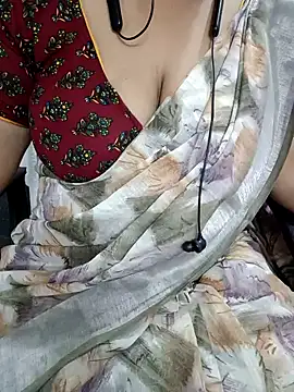 Snapshot of Yours_Radika chatting on 02/01/25, 03:18 Yours Radika online show from 02/01/25, 03:18