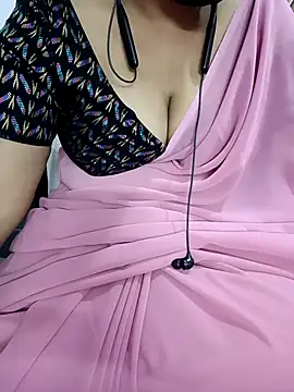 Snapshot of Yours_Radika chatting on 02/07/25, 10:09 Yours Radika online show from 02/07/25, 10:09