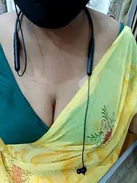 Snapshot of Yours_Radika chatting on 02/22/25, 05:02 Yours Radika online show from 02/22/25, 05:02