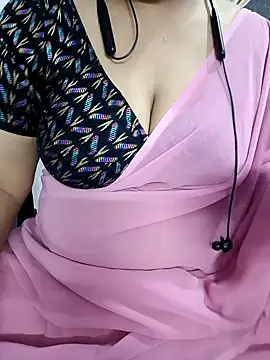 Snapshot of Yours_Radika chatting on 02/07/25, 07:06 Yours Radika online show from 02/07/25, 07:06