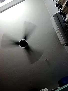 Snapshot of Yours_Radika chatting on 02/14/25, 11:42 Yours Radika online show from 02/14/25, 11:42