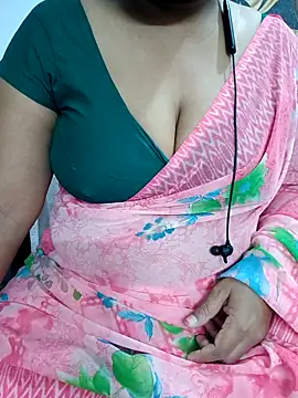 Snapshot of Yours_Radika chatting on 03/04/25, 05:24 Yours Radika online show from 03/04/25, 05:24