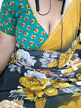 Snapshot of Yours_Radika chatting on 01/31/25, 01:56 Yours Radika online show from 01/31/25, 01:56