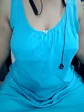 Snapshot of Yours_Radika chatting on 01/13/25, 12:41 Yours Radika online show from 01/13/25, 12:41