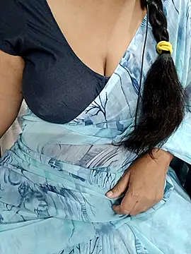 Snapshot of Yours_Radika chatting on 03/12/25, 05:07 Yours Radika online show from 03/12/25, 05:07