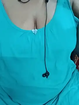 Snapshot of Yours_Radika chatting on 02/17/25, 09:24 Yours Radika online show from 02/17/25, 09:24