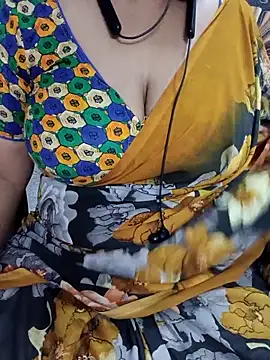 Snapshot of Yours_Radika chatting on 02/18/25, 03:20 Yours Radika online show from 02/18/25, 03:20