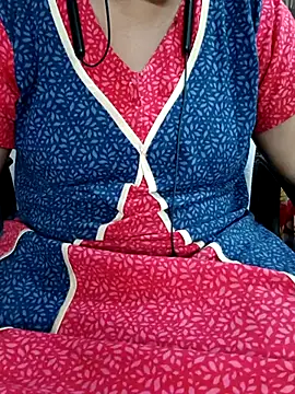 Snapshot of Yours_Radika chatting on 02/21/25, 02:16 Yours Radika online show from 02/21/25, 02:16