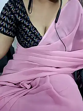 Snapshot of Yours_Radika chatting on 01/08/25, 08:18 Yours Radika online show from 01/08/25, 08:18